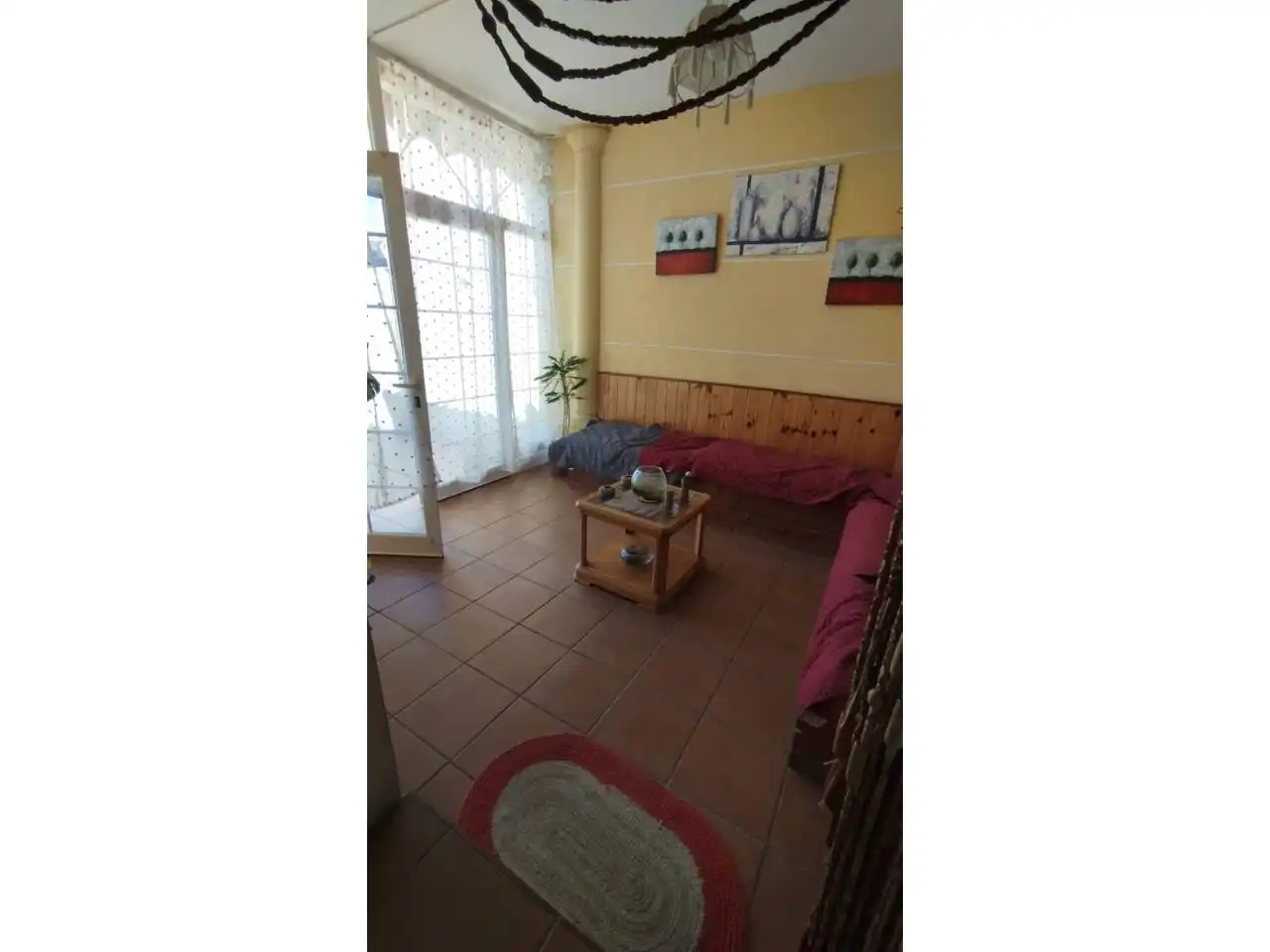 Wohnzimmer von Einfamilien-Reihenhaus zum Verkauf in Ocaña mit Heizung, Privatgarten und Möbliert