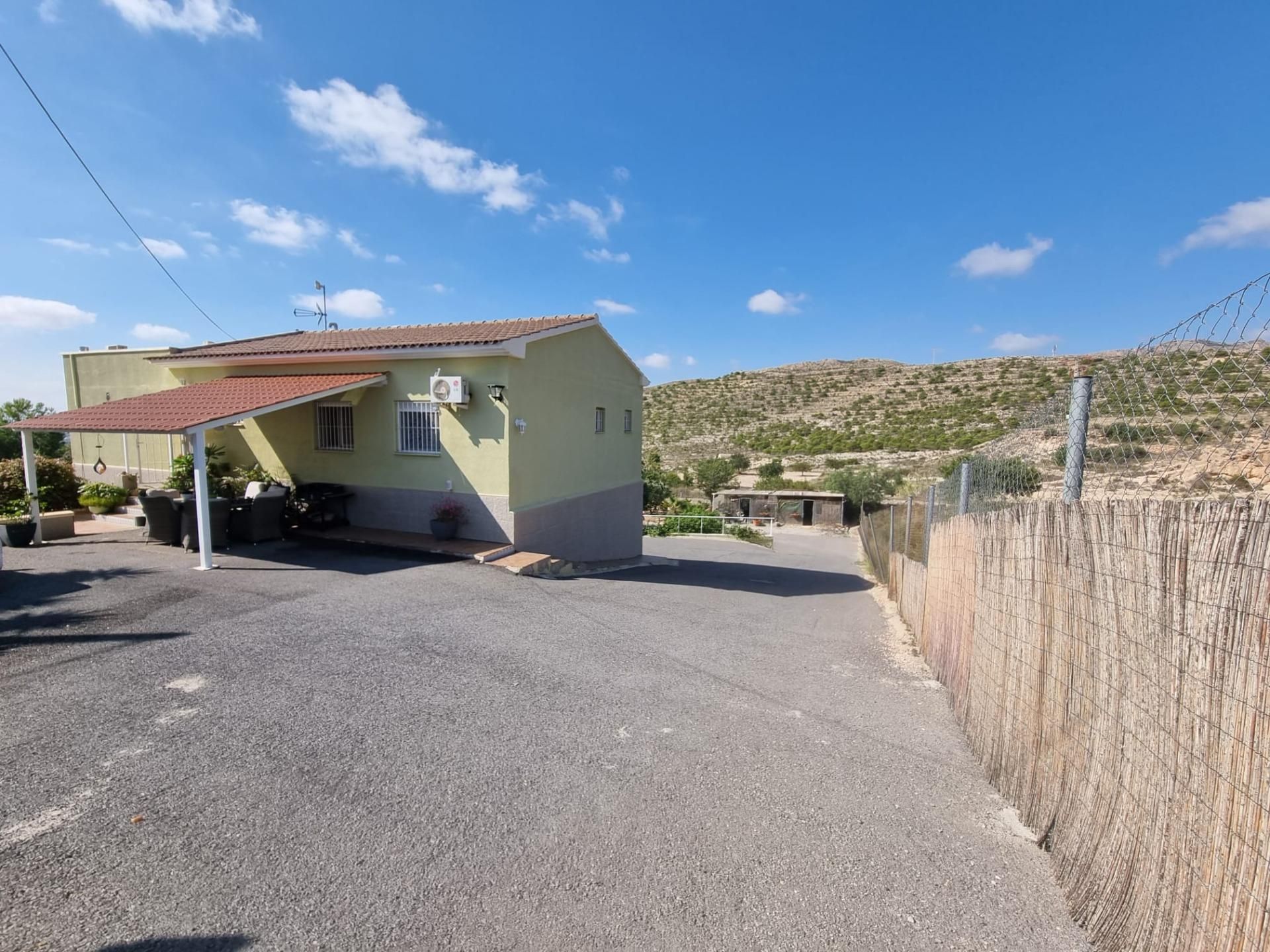Vista exterior de Casa o chalet en venta en Alicante / Alacant con Aire acondicionado, Jardín privado y Terraza