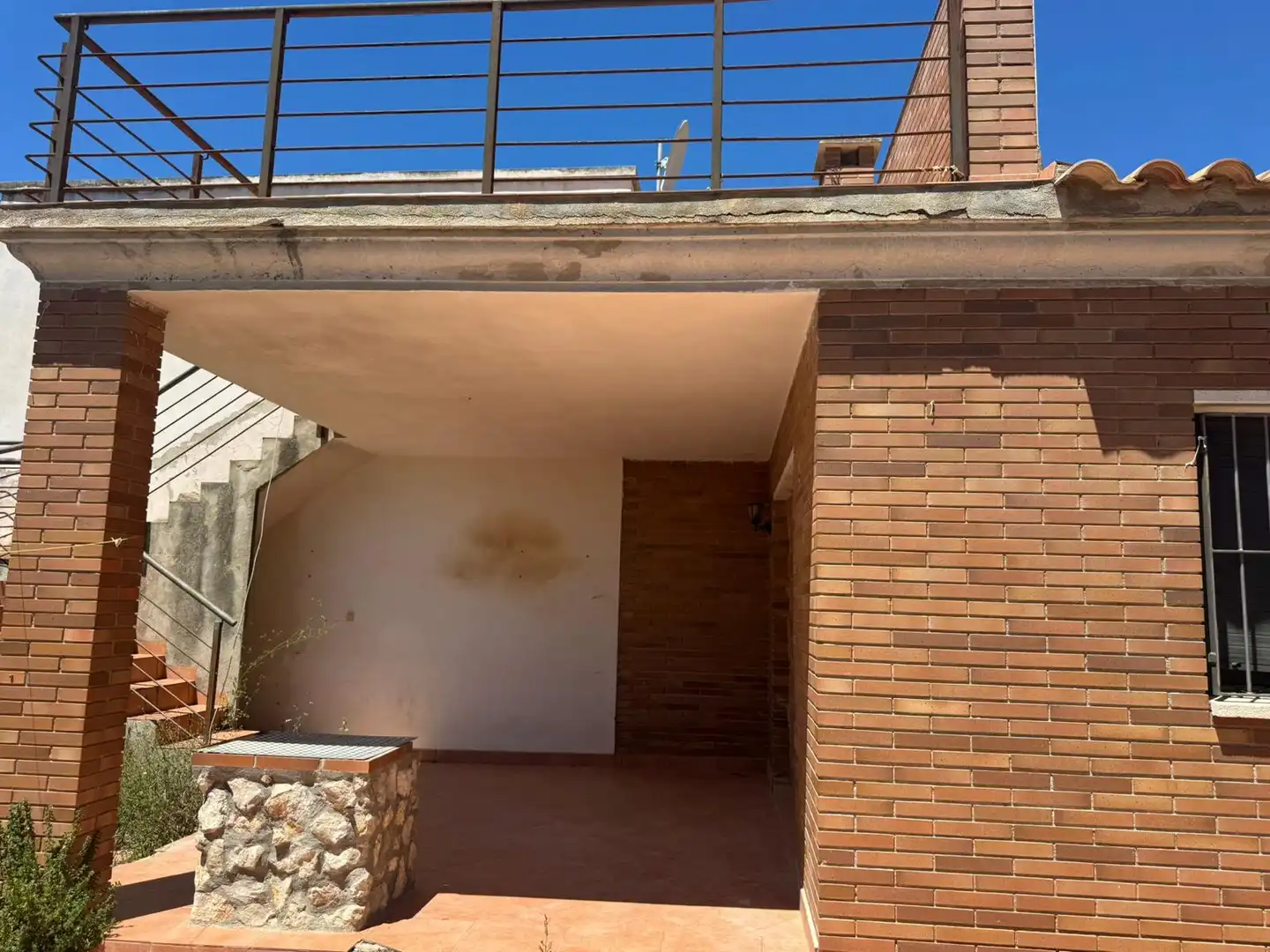 Vista exterior de Casa o xalet en venda en Canyelles amb Terrassa i Alarma