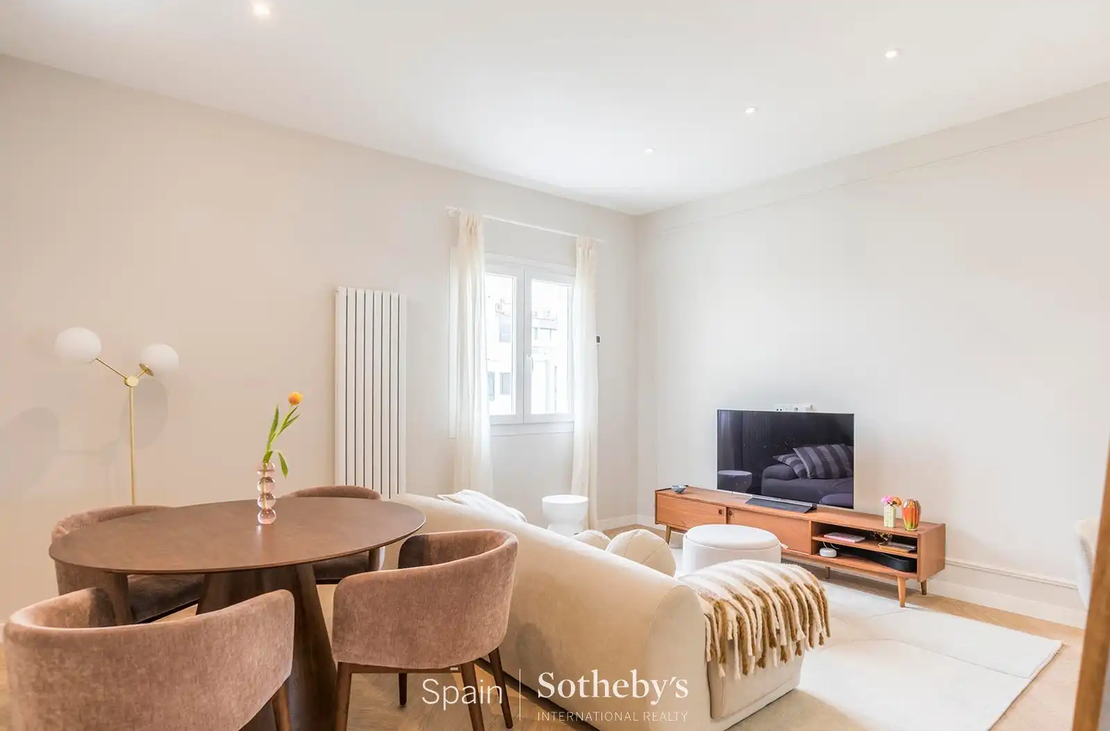 Sala d'estar de Apartament en venda en Madrid amb Aire condicionat, Calefacció i Traster