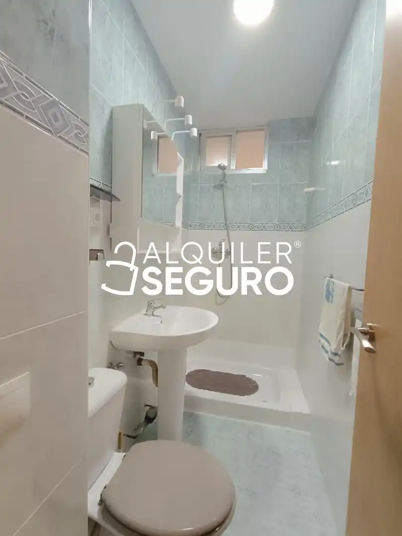 Bathroom of Flat for rent in Parla