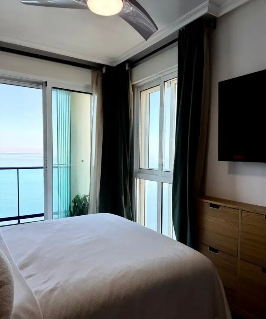 Schlafzimmer von Dachboden zum Verkauf in La Manga del Mar Menor mit Klimaanlage, Abstellraum und Möbliert
