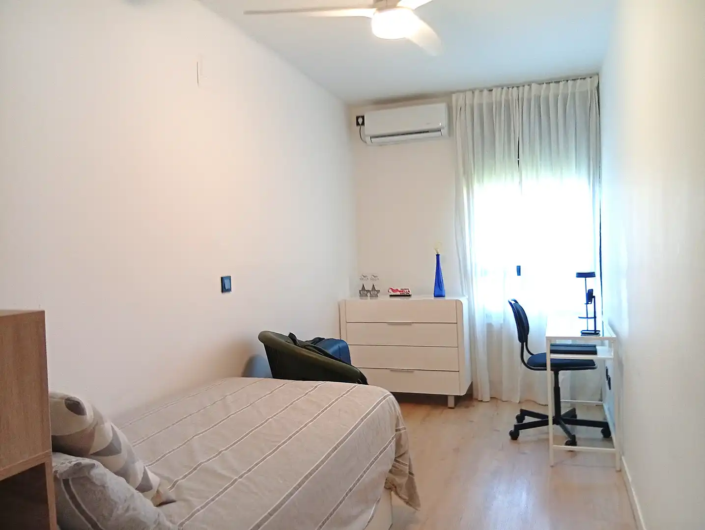 Bedroom of Flat for sale in Madrid  with Air Conditioner, Heating and Storage room