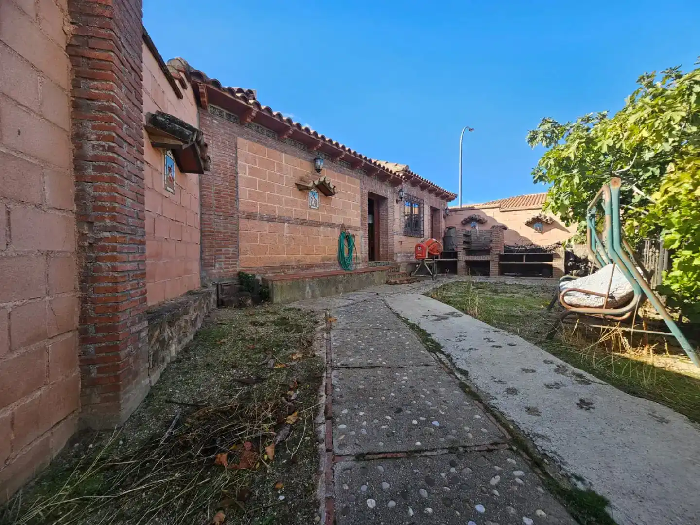 Vista exterior de Casa o xalet en venda en Navahermosa amb Aire condicionat, Piscina i Balcó