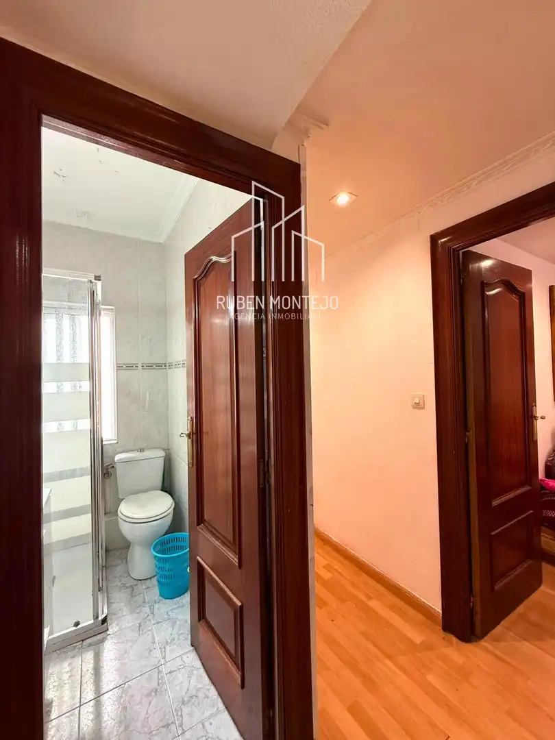 Baño de Piso de alquiler en Salamanca con Calefacción, Parquet y Terraza