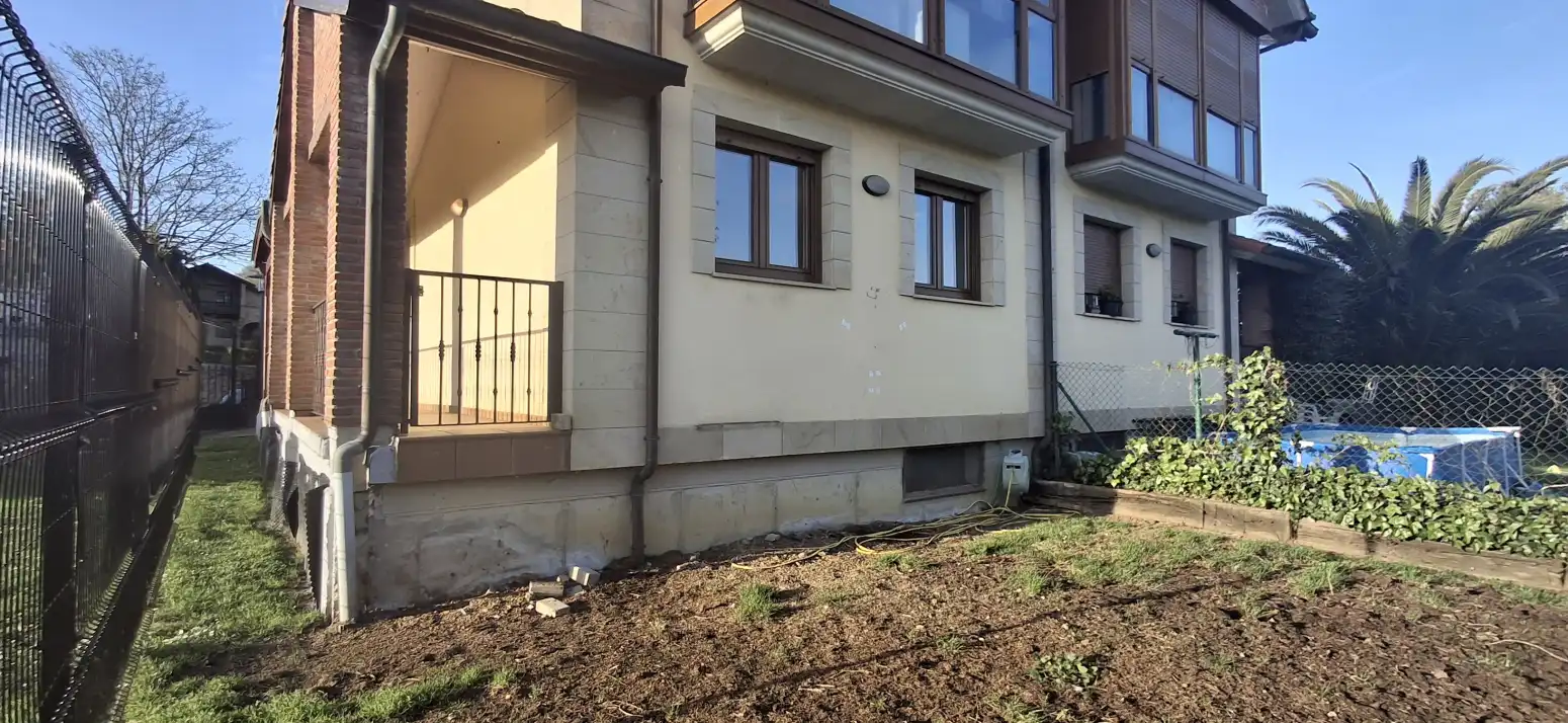 Vista exterior de Casa o chalet en venta en Santillana del Mar con Calefacción, Jardín privado y Parquet