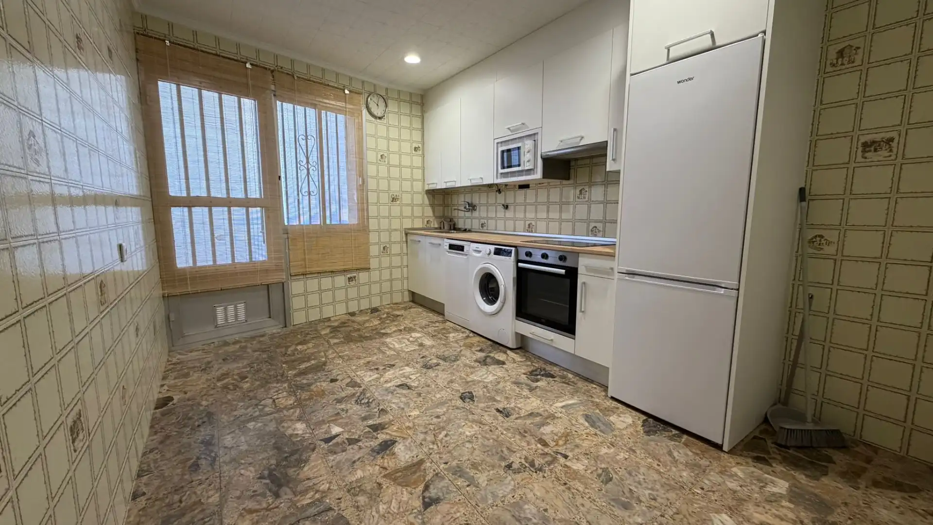 Cuina de Casa adosada de lloguer en Alpartir amb Calefacció, Forn i Rentadora