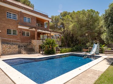 Villa mit Balkon zum Verkauf in Carrer Alt Empordà 73