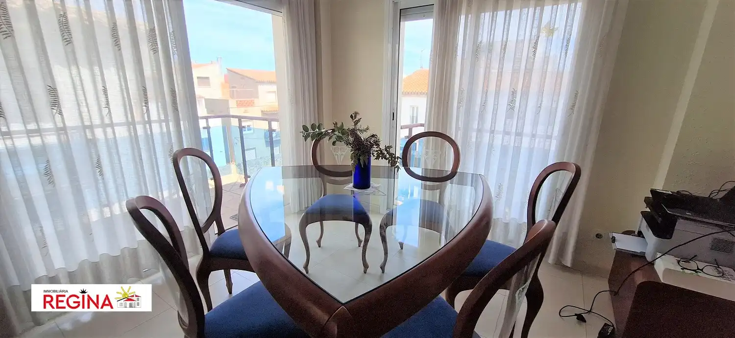Esszimmer von Dachboden zum Verkauf in L'Escala mit Heizung, Terrasse und Möbliert
