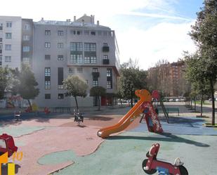 Vista exterior de Dúplex en venda en Burgos Capital amb Calefacció i Traster