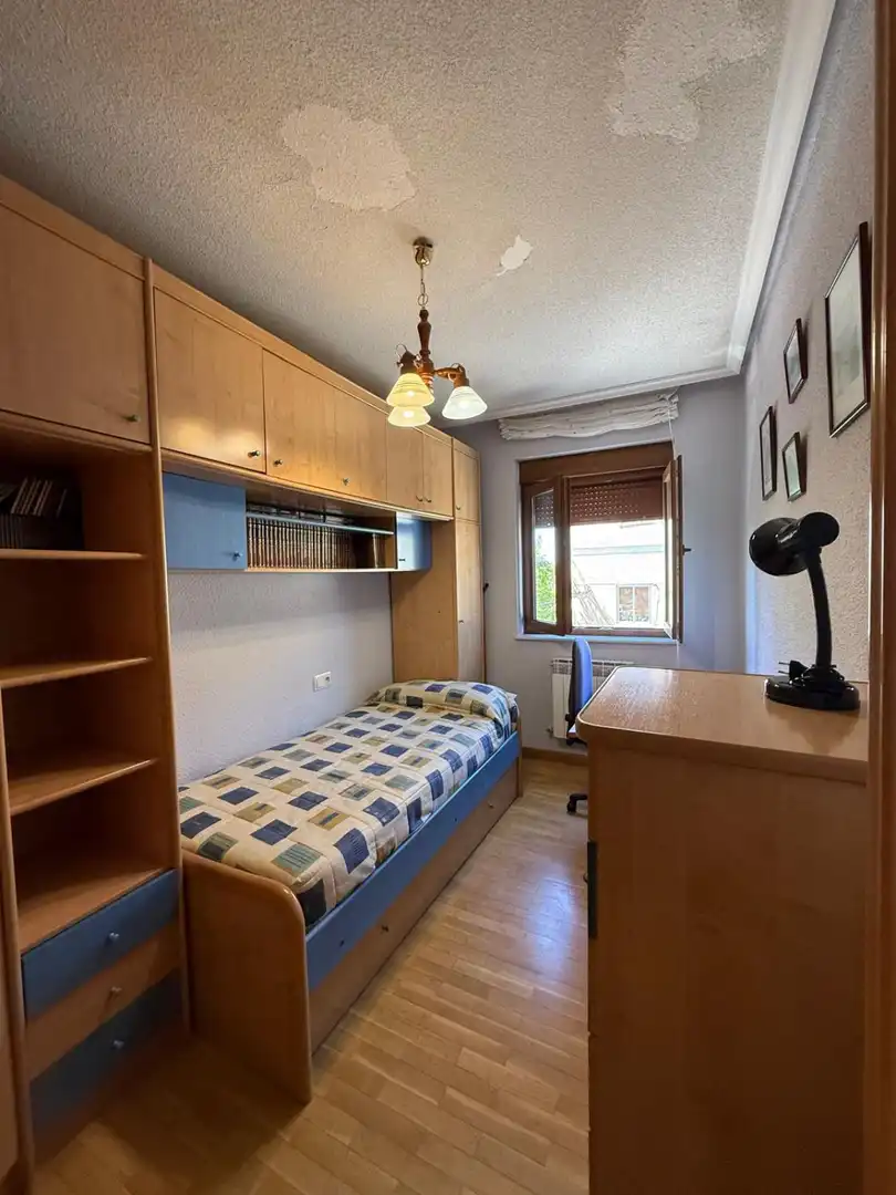 Bedroom of Flat for rent in Salamanca  with Air Conditioner, Heating and Parquet flooring