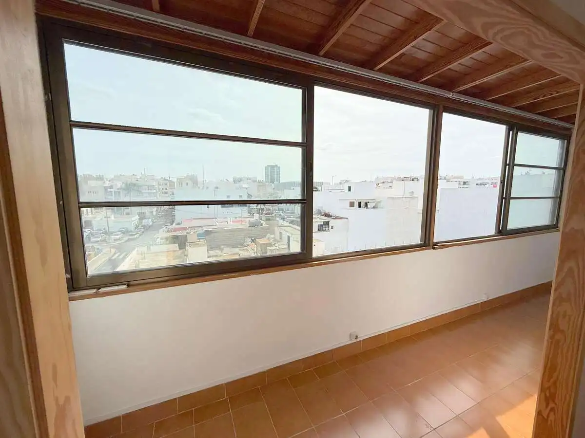 Vista exterior de Pis en venda en Arrecife amb Terrassa i Moblat