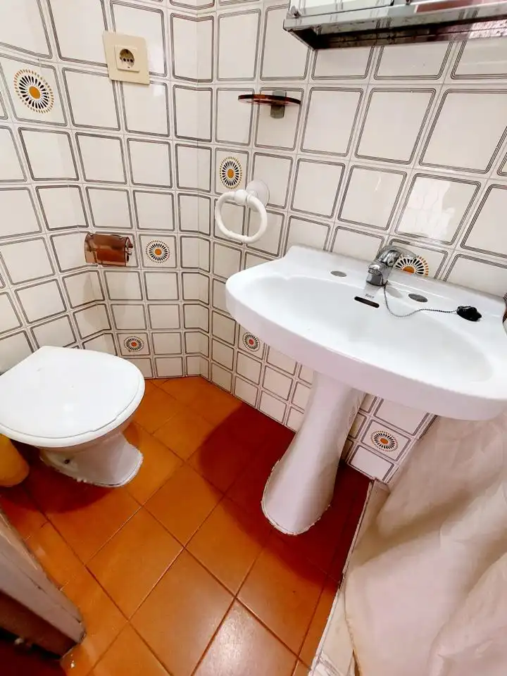 Bathroom of Flat for rent in Elche / Elx  with Air Conditioner, Furnished and Balcony