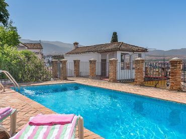 Chalet con balcón en venta en Calle Alamillos de San Cecilio 17B