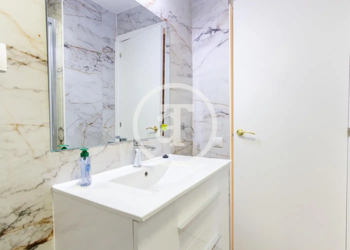Bathroom of Flat for rent in Madrid  with Air Conditioner, Heating and Furnished