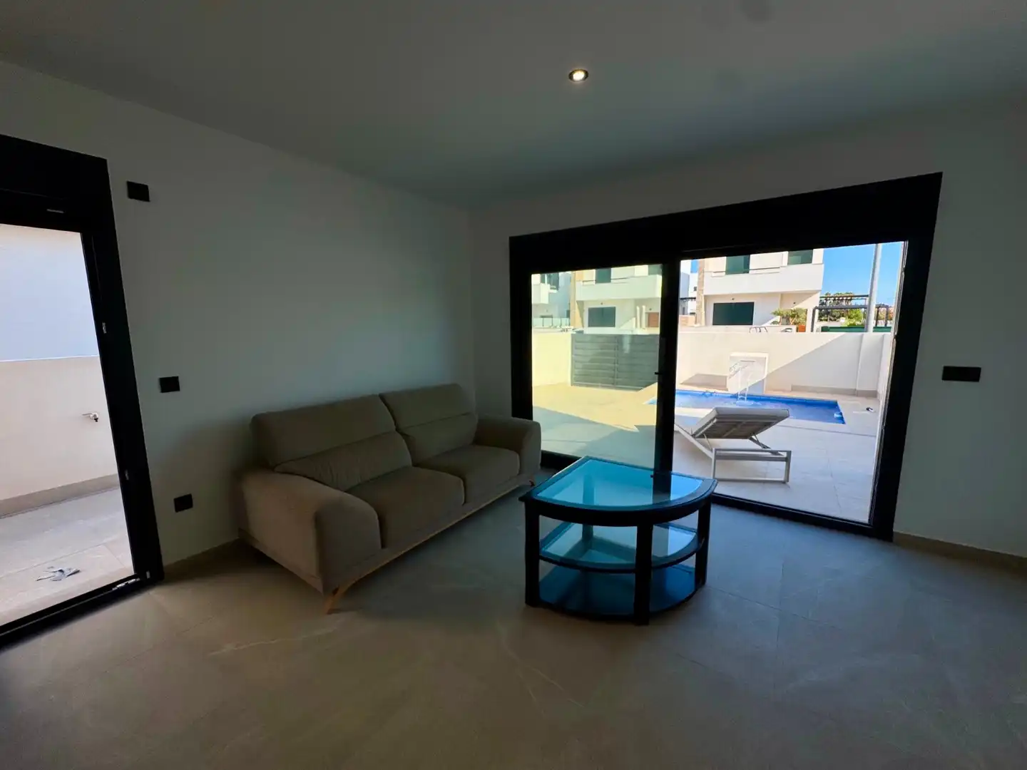 Casa aparellada amb piscina en venda a Calle Manuel de Falla 13, imagen 9