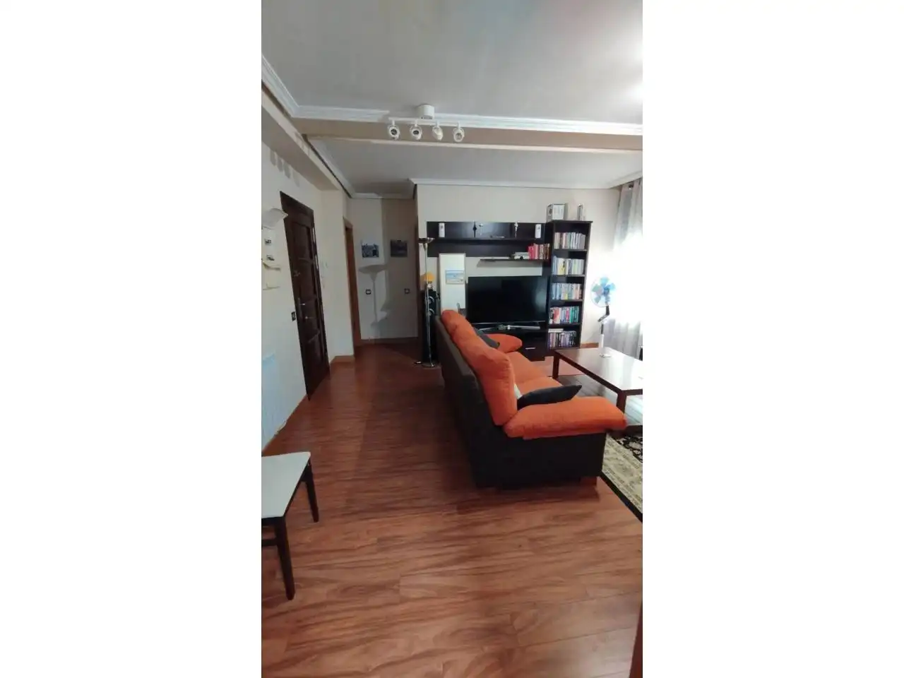 Sala d'estar de Pis de lloguer en Ocaña amb Calefacció, Parquet i Moblat