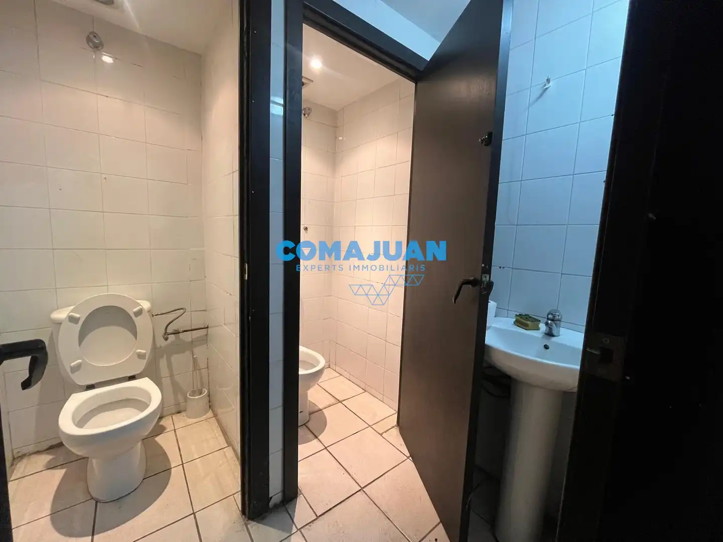 Baño de Nave industrial de alquiler en Mataró