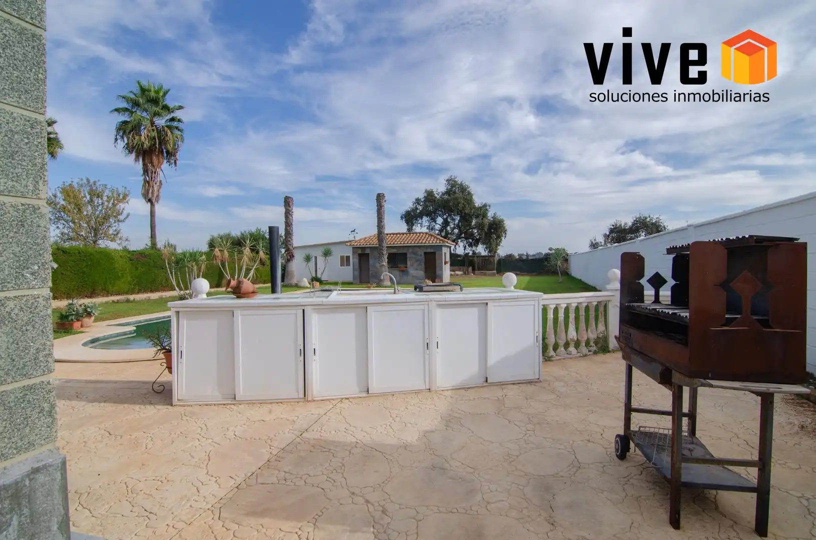 Jardí de Casa o xalet en venda en La Rinconada amb Aire condicionat, Calefacció i Jardí privat