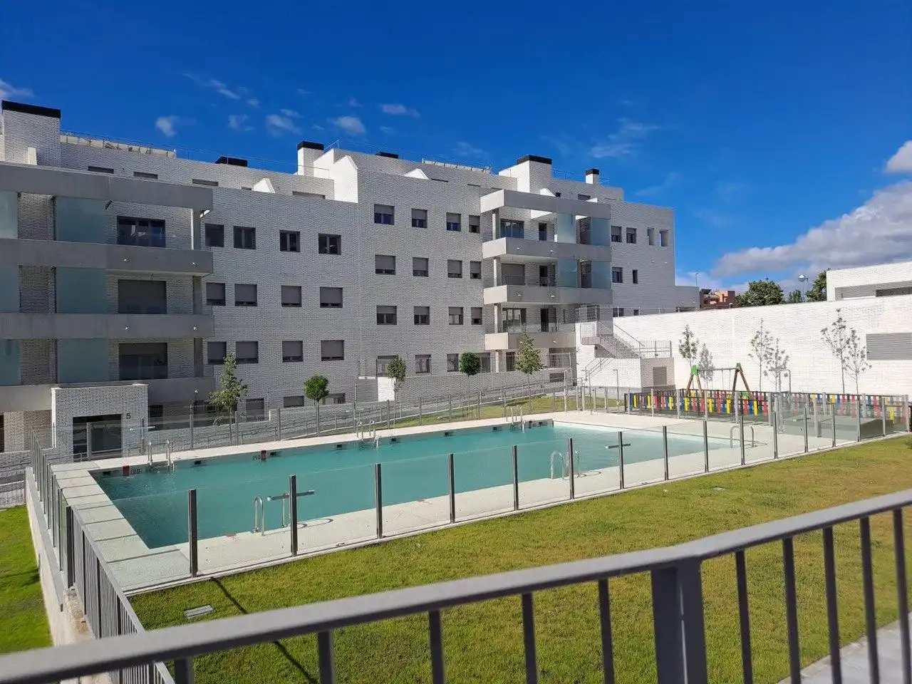 Piscina de Dúplex en venda en Colmenar Viejo amb Aire condicionat, Calefacció i Terrassa