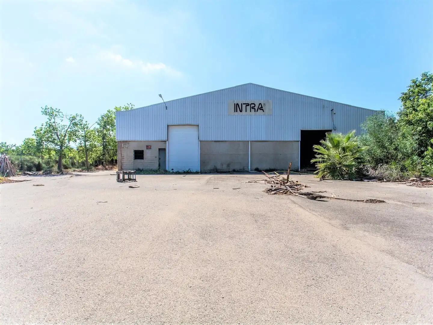 Vista exterior de Nau industrial en venda en Albalat de la Ribera