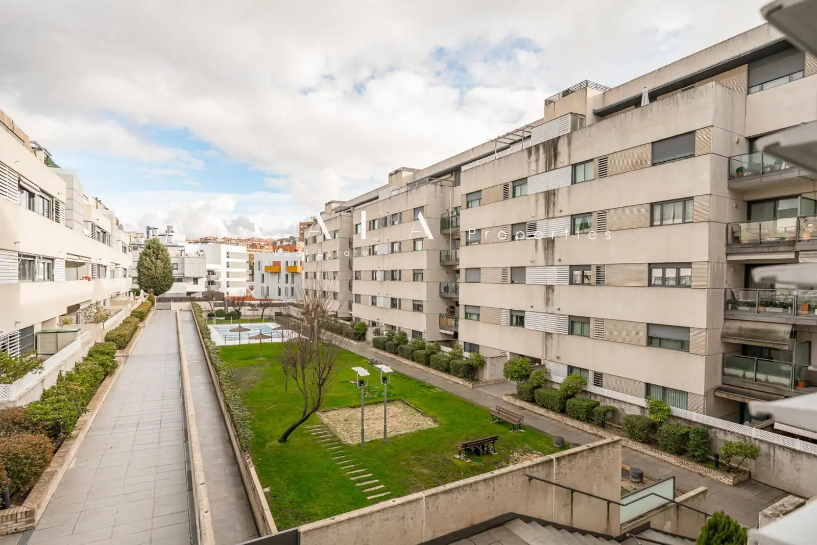 Vista exterior de Piso en venta en Madrid con Aire acondicionado, Calefacción y Parquet