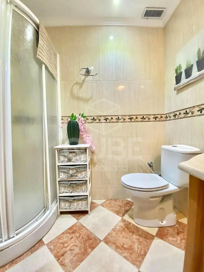 Badezimmer von Erdgeschoss zum Verkauf in Antequera mit Klimaanlage