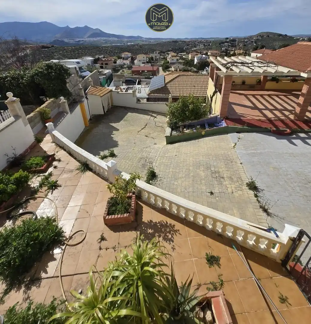 Terrassa de Casa o xalet en venda en Jaén amb Aire condicionat, Traster i Piscina