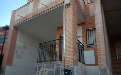 Vista exterior de Casa adosada en venda en Recas amb Terrassa, Traster i Balcó