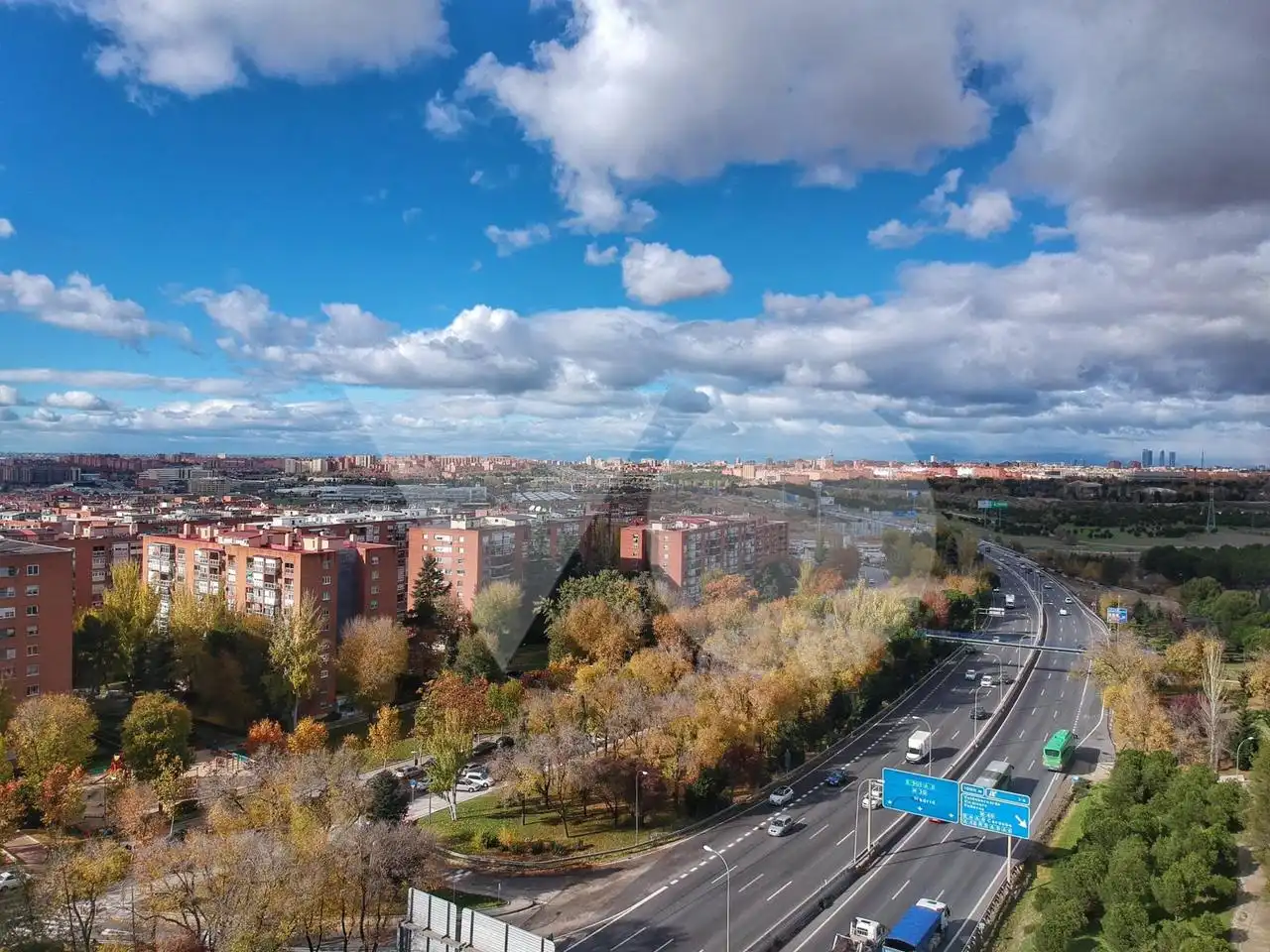 Vista exterior de Piso en venta en Madrid con Calefacción