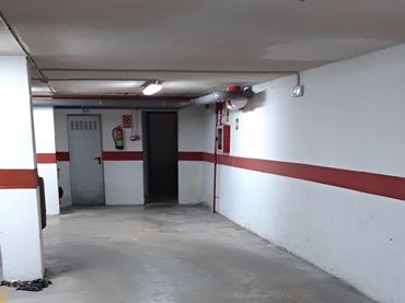 Aparcament amb ascensor en venda a REYES CATOLICOS, SN