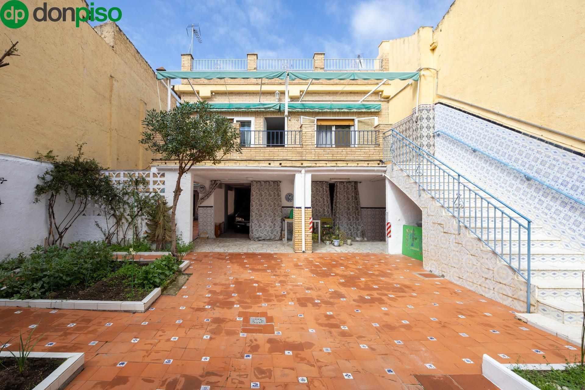 Außenansicht von Haus oder Chalet zum Verkauf in Armilla mit Klimaanlage, Abstellraum und Balkon