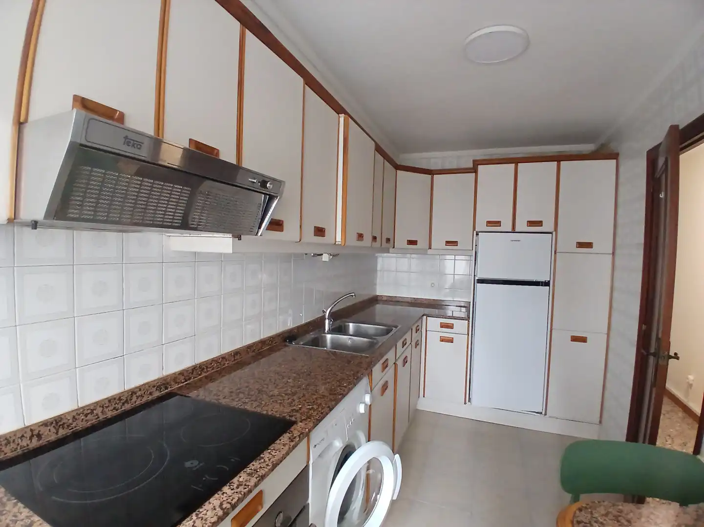Cocina de Piso de alquiler en Gijón  con Calefacción, Parquet y Amueblado