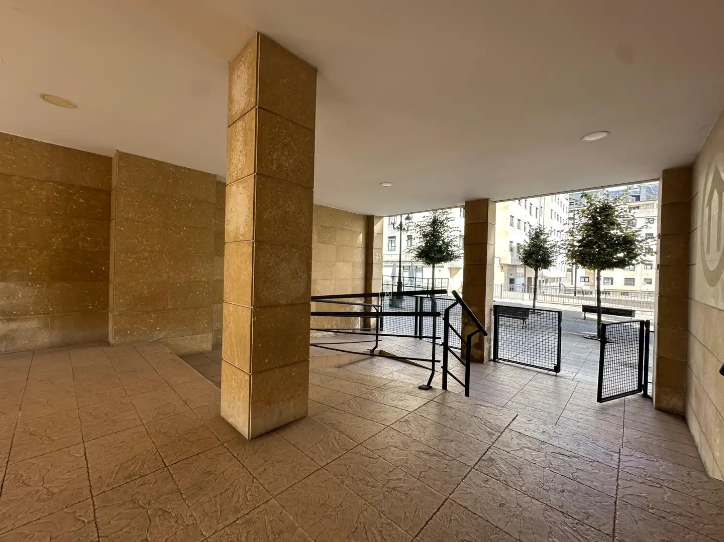Flat for rent in Oviedo - Calle Tomás Crespo Frígilis, La Ería