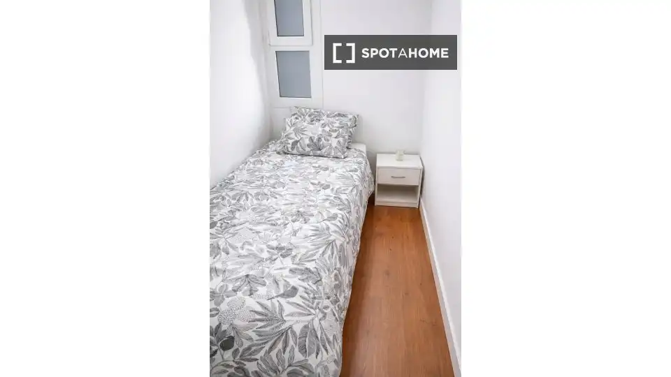 Dormitori de Apartament per a compartir en Barcelona amb Aire condicionat, Calefacció i Terrassa