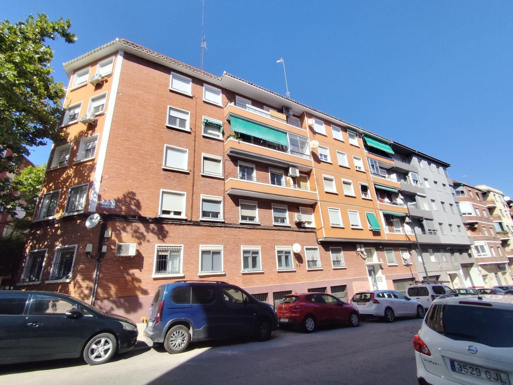 Vista exterior de Piso de alquiler en  Zaragoza Capital con Calefacción