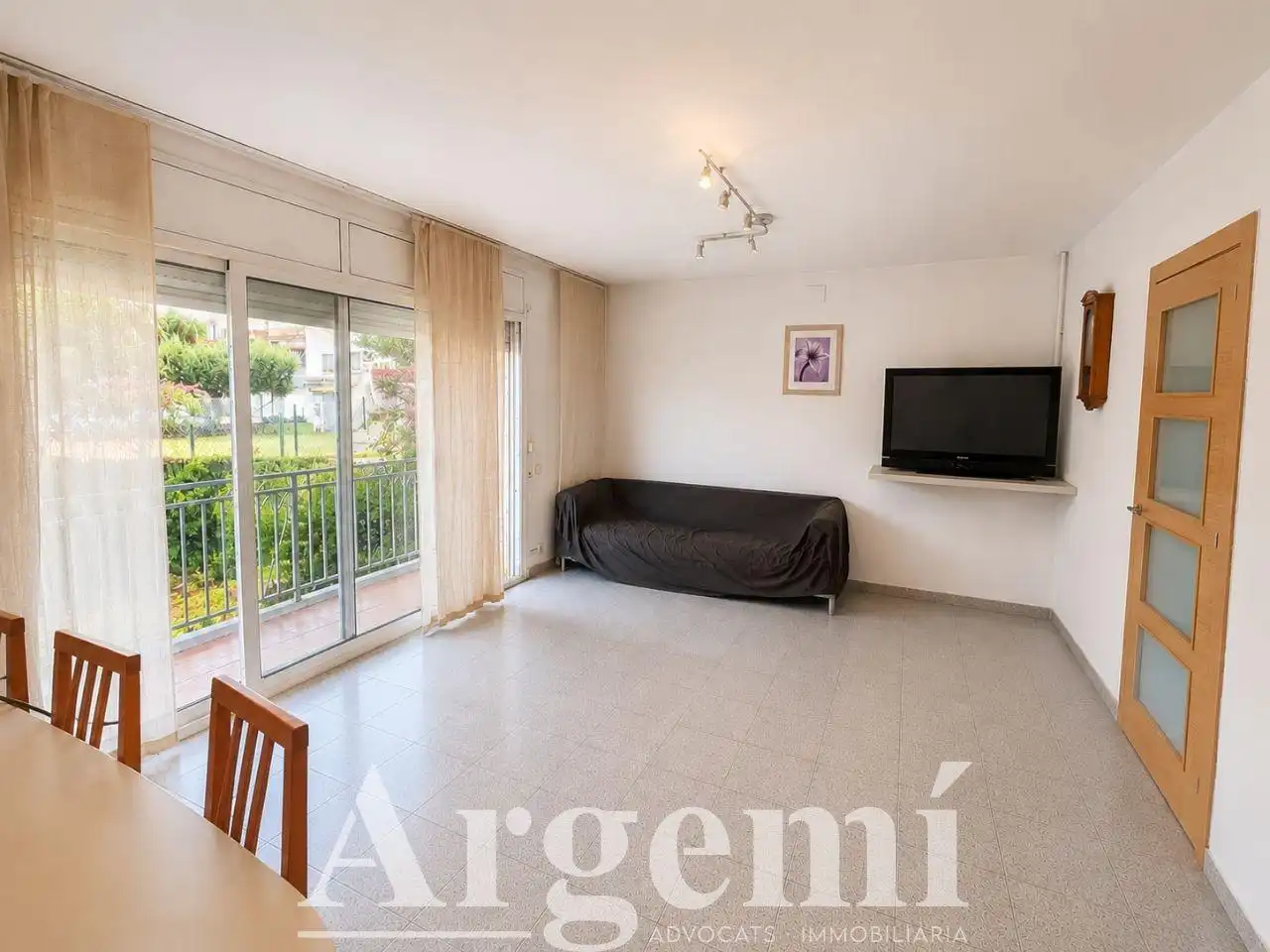 Sala d'estar de Casa adosada en venda en Palau-solità i Plegamans amb Calefacció i Jardí privat