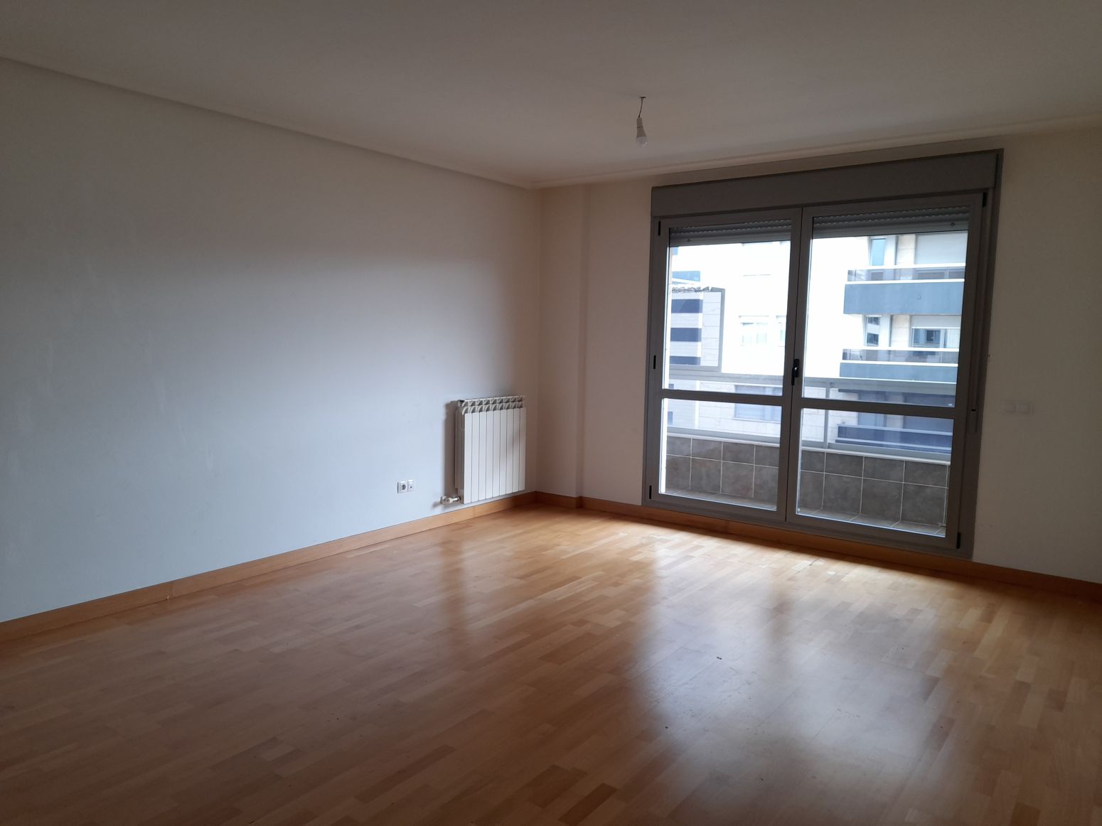 Living room of Flat for sale in  Logroño  with Air Conditioner, Heating and Parquet flooring
