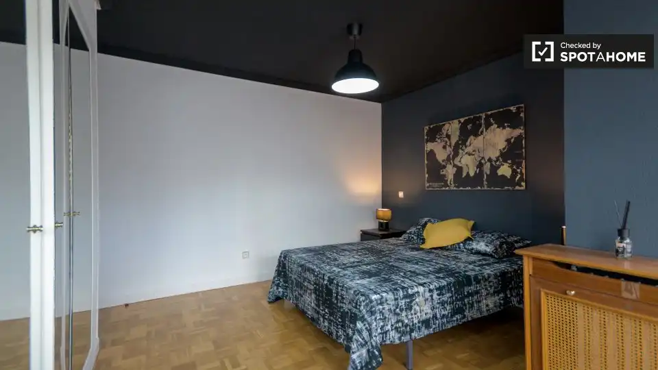 Habitación de Piso de alquiler en Alcalá de Henares con Aire acondicionado, Calefacción y Amueblado