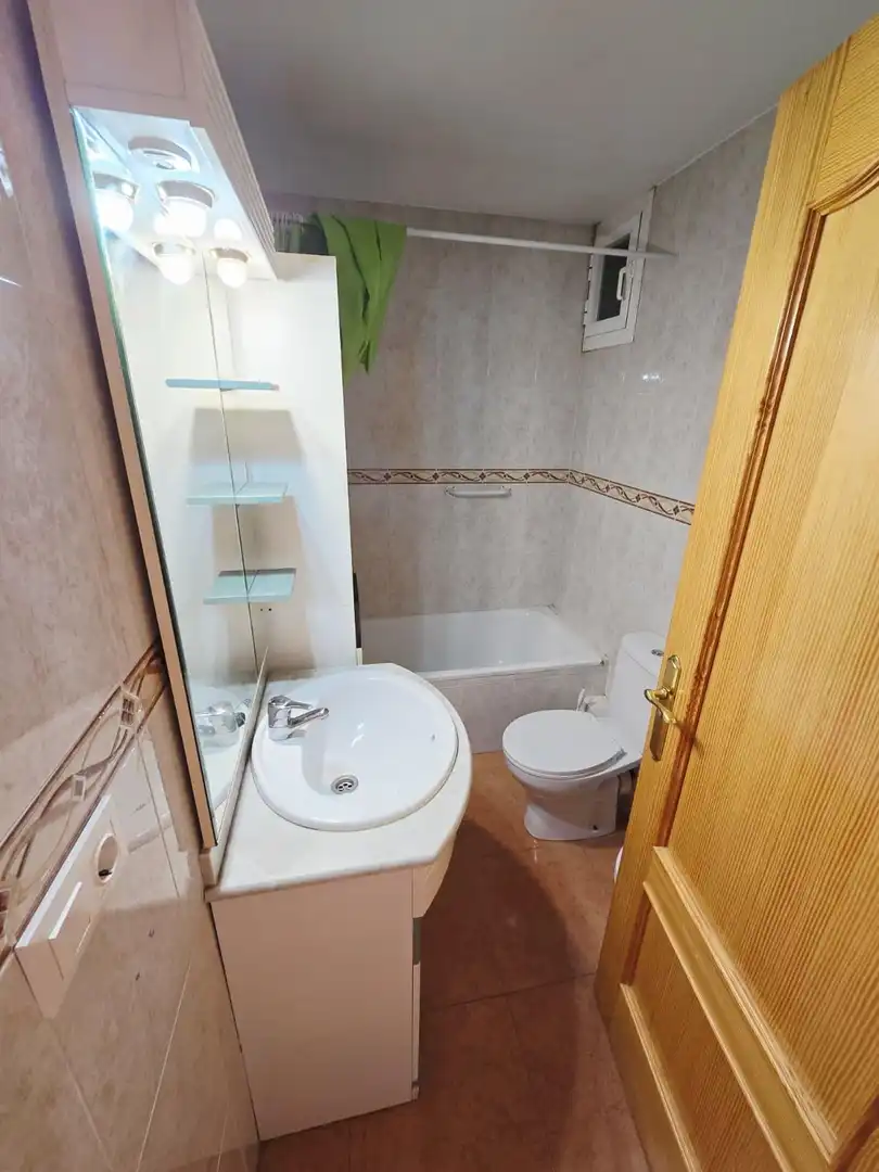 Bany de Apartament en venda en Benidorm amb Aire condicionat, Moblat i Piscina comunitària