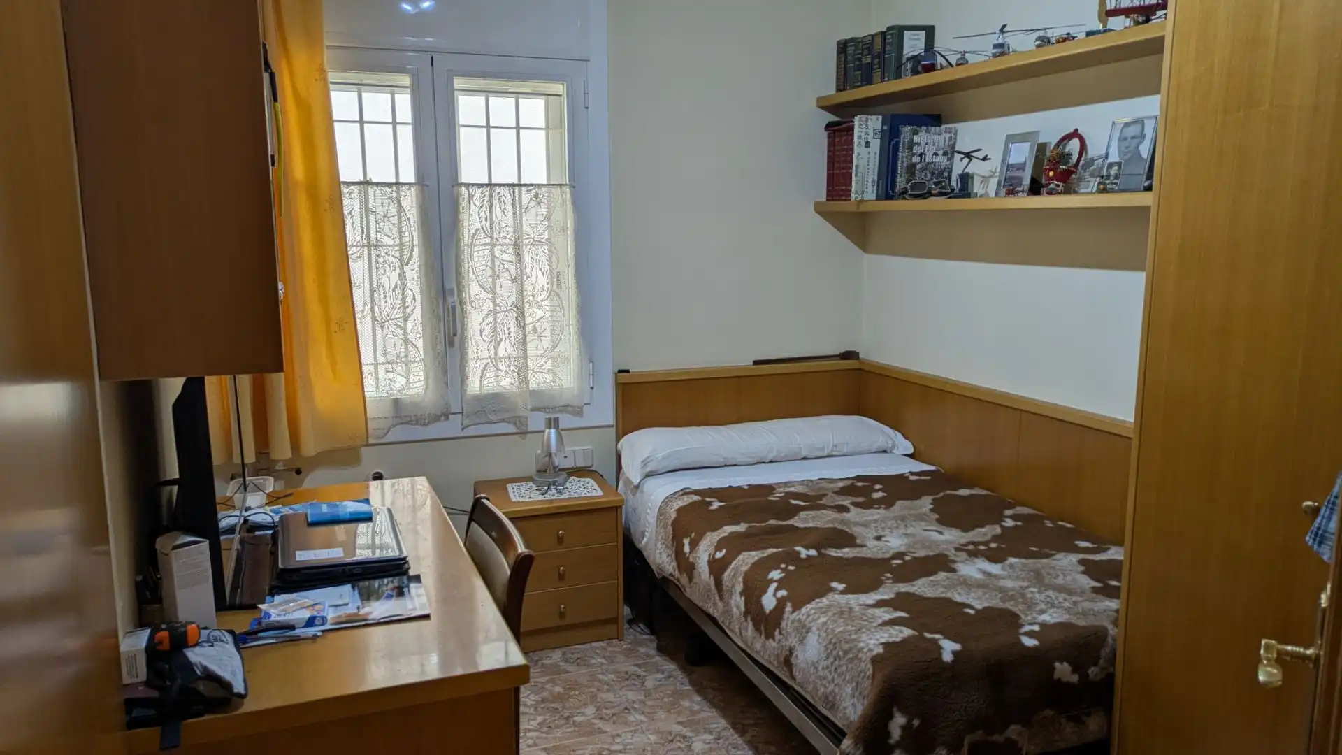 Habitación de Casa adosada en venta en Girona con Aire acondicionado, Calefacción y Jardín privado