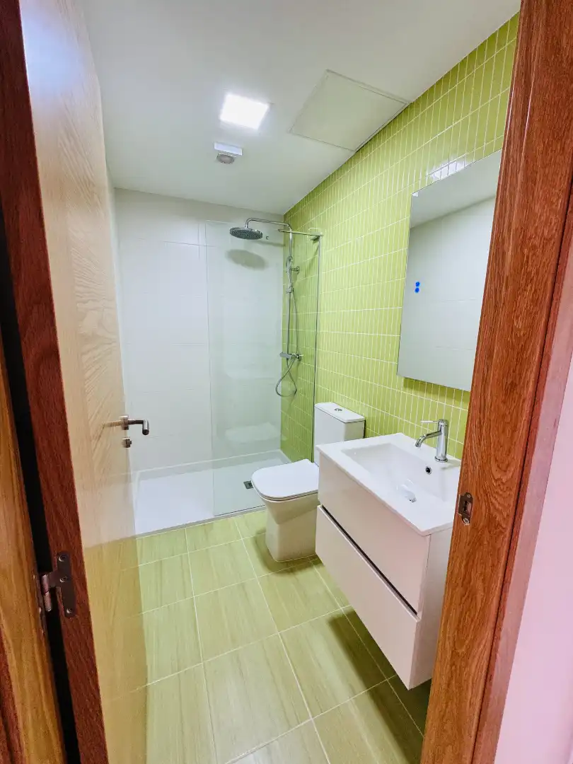 Badezimmer von Wohnungen zum Verkauf in Ribeira mit Klimaanlage, Heizung und Privatgarten