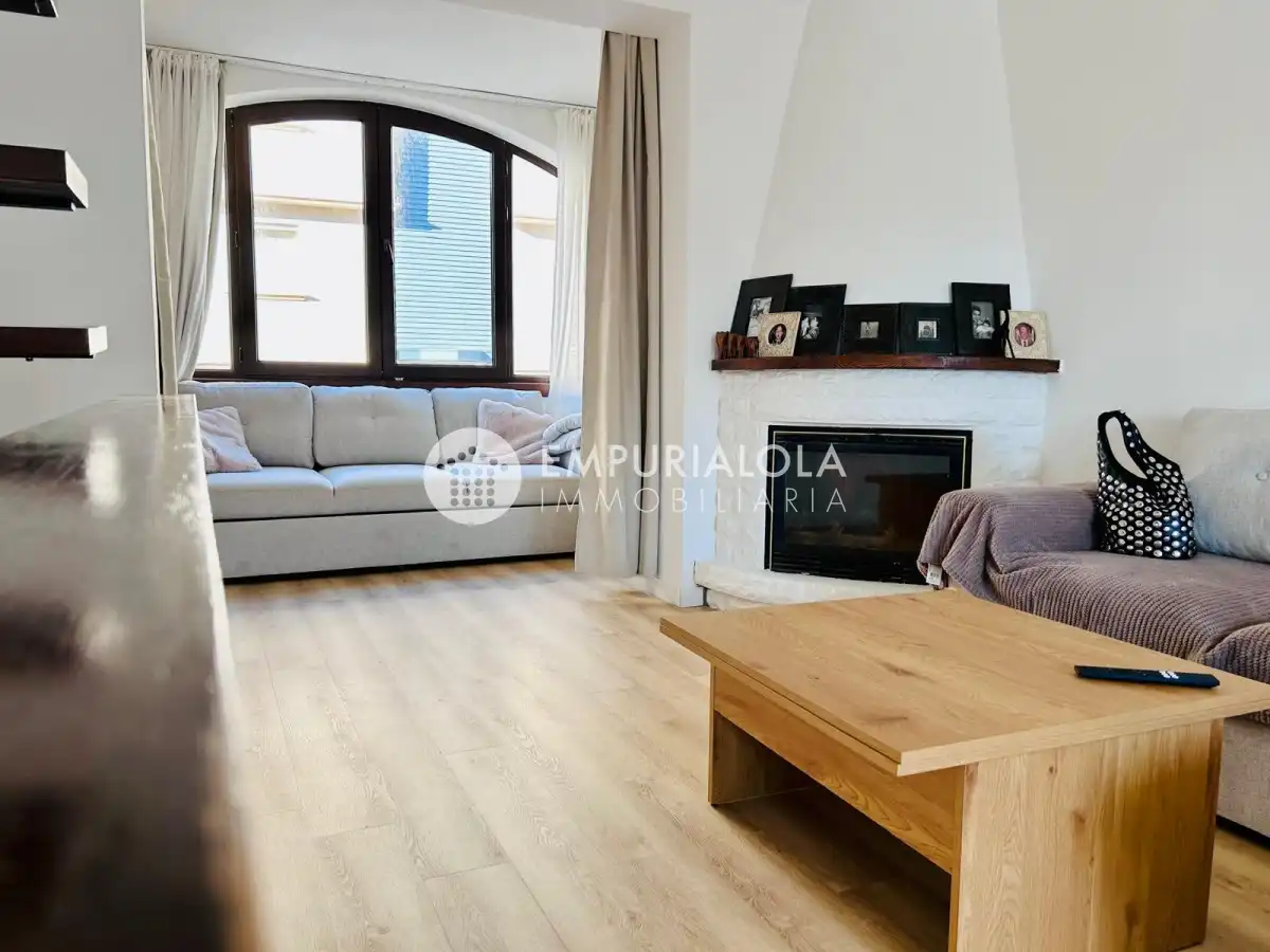 Sala d'estar de Casa o xalet en venda en Empuriabrava amb Aire condicionat