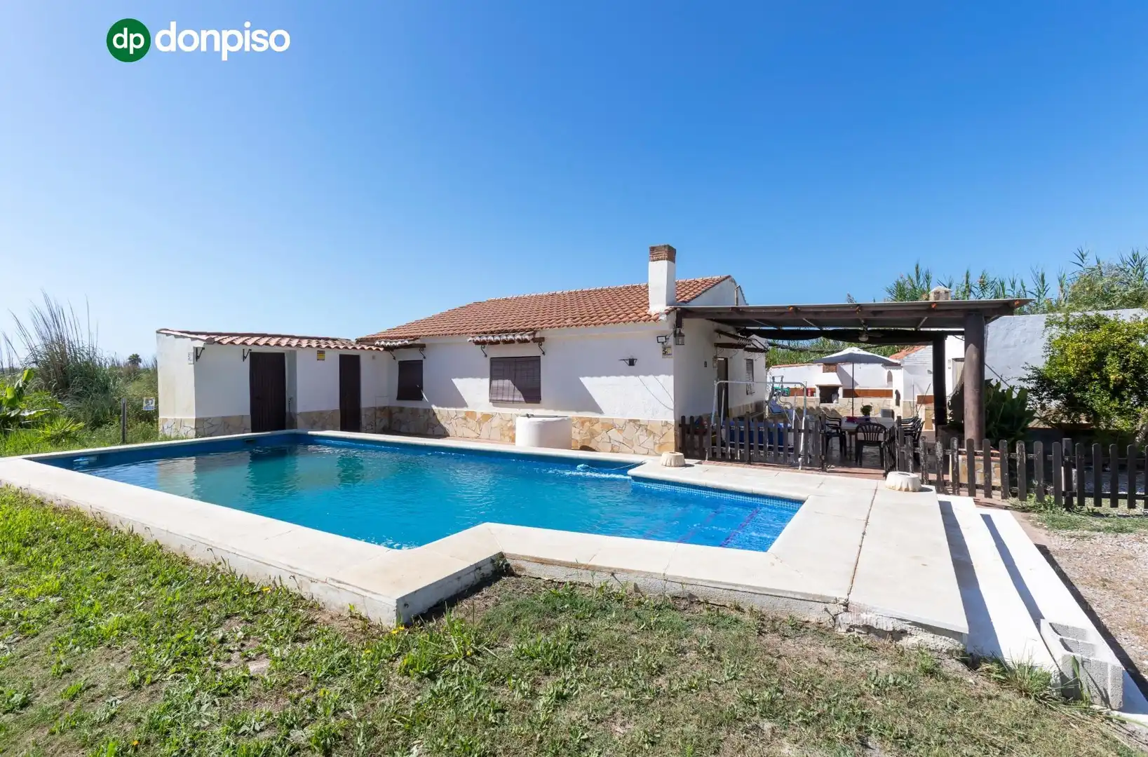Villa con piscina in vendita a Carretera Carretera Celulosa