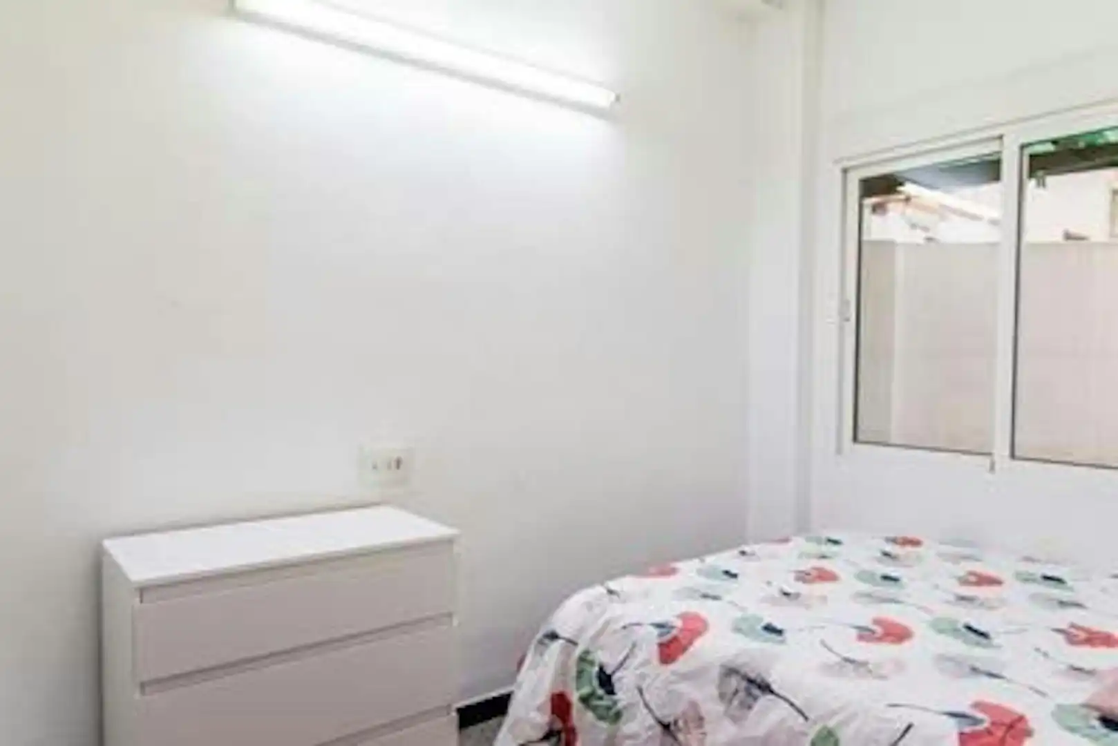 Bedroom of Flat for share in Valencia  with Heating and Washing machine