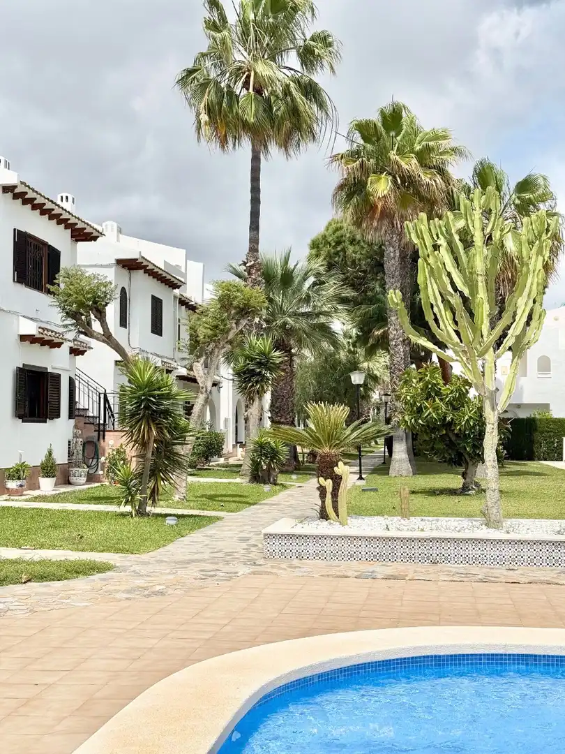 Vista exterior de Casa o chalet de alquiler en Orihuela con Aire acondicionado, Terraza y Piscina