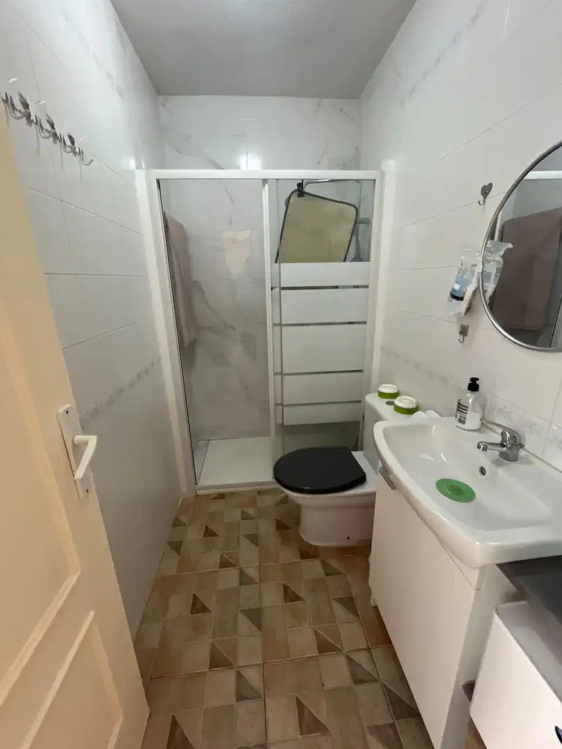 Bany de Planta baixa de lloguer en Torrevieja amb Aire condicionat, Moblat i Piscina comunitària