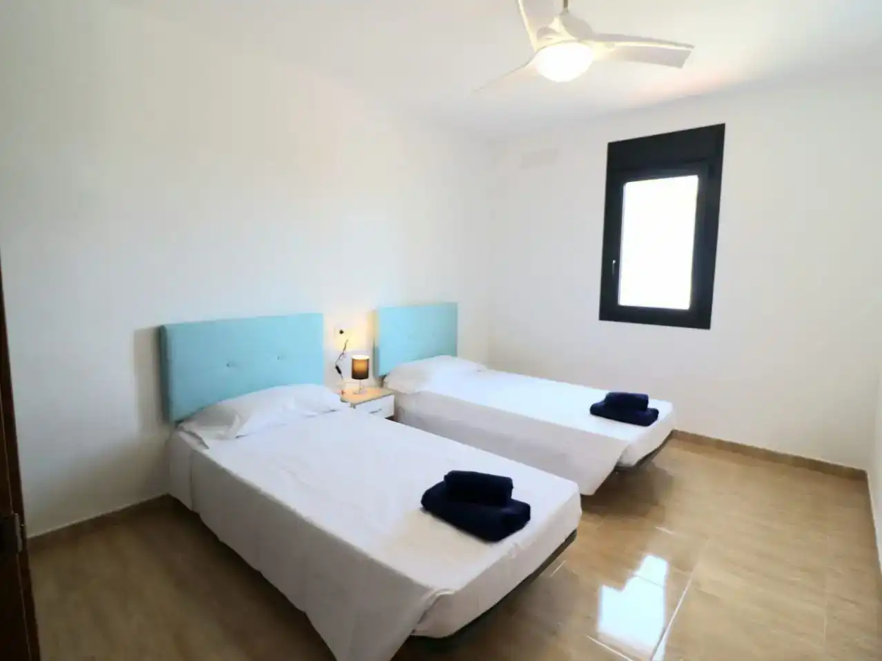 Dormitori de Casa adosada en venda en Mont-roig del Camp amb Aire condicionat i Piscina