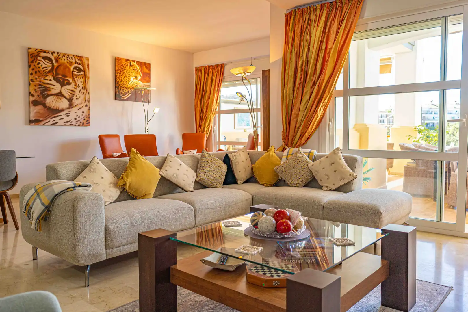 Sala d'estar de Casa adosada en venda en Mijas amb Aire condicionat, Terrassa i Traster