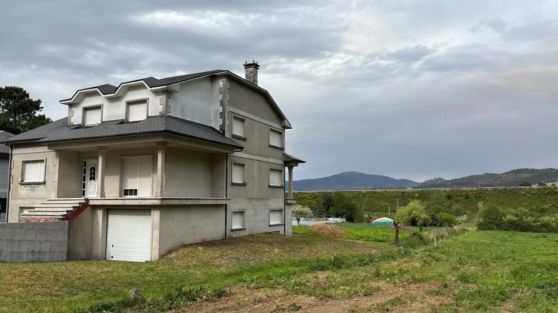 Vista exterior de Casa o chalet en venta en Vilagarcía de Arousa con Jardín privado, Terraza y Balcón